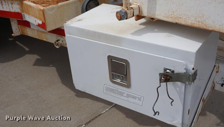 image for item DE3271 2000 Brush Bandit CB90 wood chipper