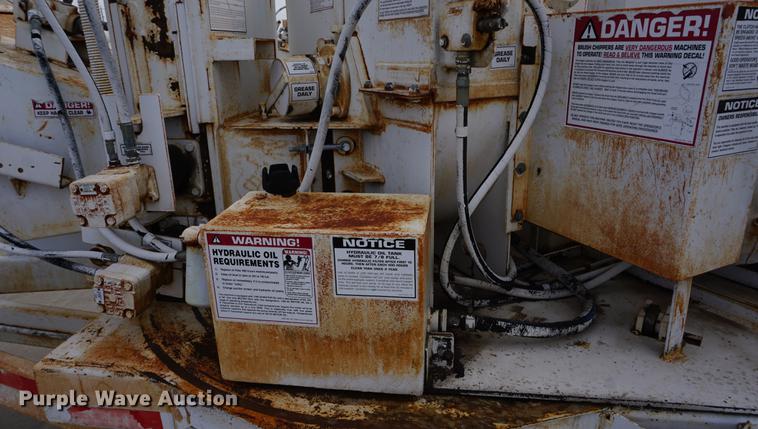 image for item DE3271 2000 Brush Bandit CB90 wood chipper