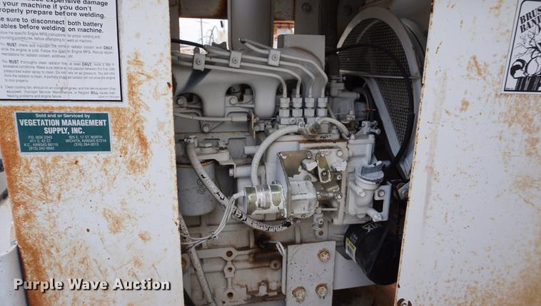 image for item DE3271 2000 Brush Bandit CB90 wood chipper