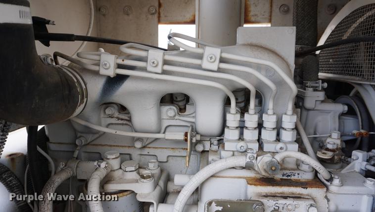 image for item DE3271 2000 Brush Bandit CB90 wood chipper