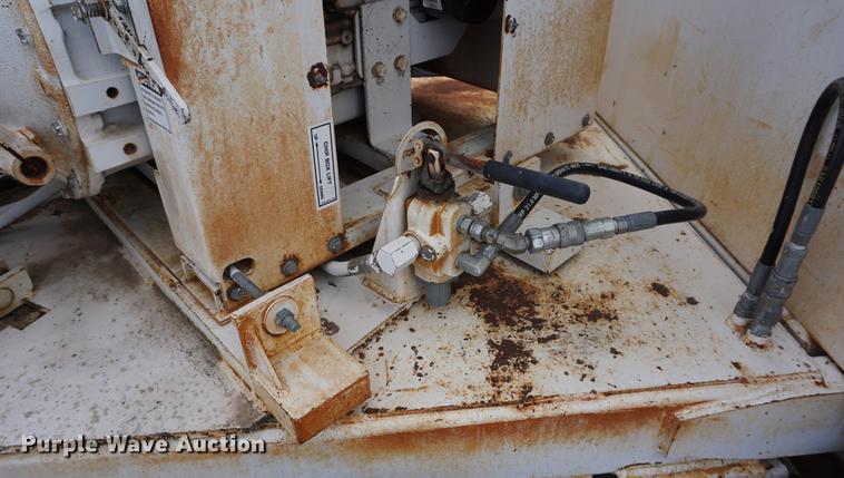 image for item DE3271 2000 Brush Bandit CB90 wood chipper