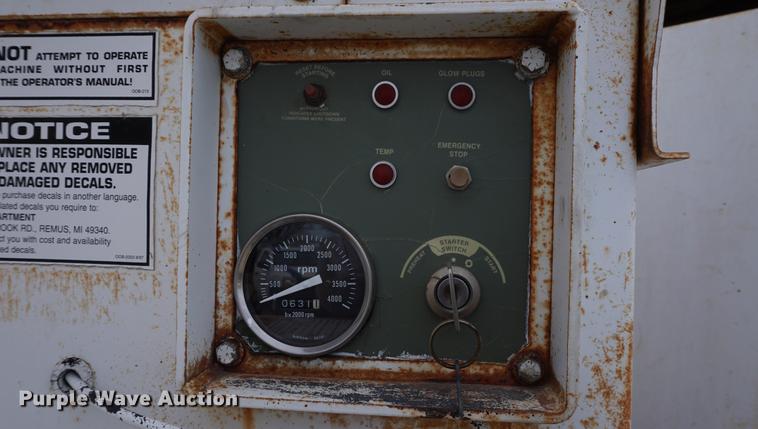 image for item DE3271 2000 Brush Bandit CB90 wood chipper