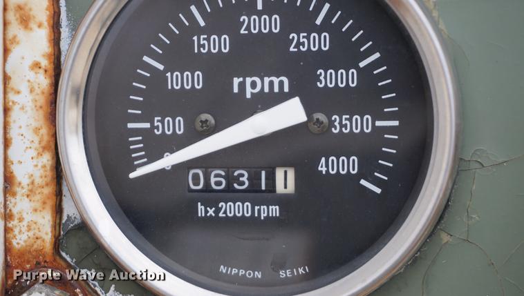 image for item DE3271 2000 Brush Bandit CB90 wood chipper