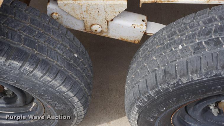 image for item DE3271 2000 Brush Bandit CB90 wood chipper