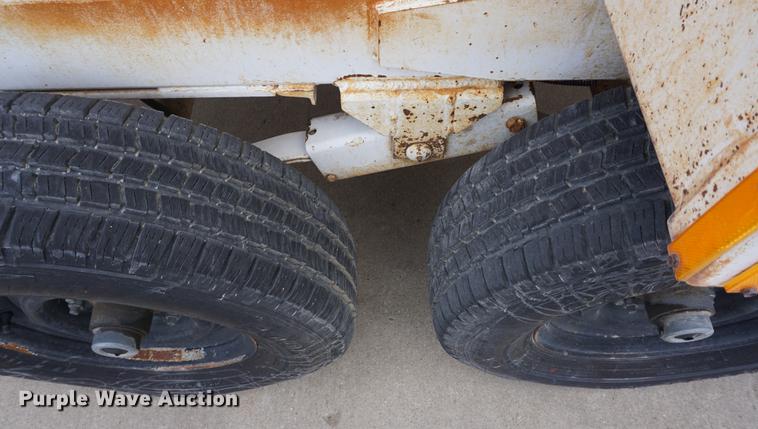 image for item DE3271 2000 Brush Bandit CB90 wood chipper