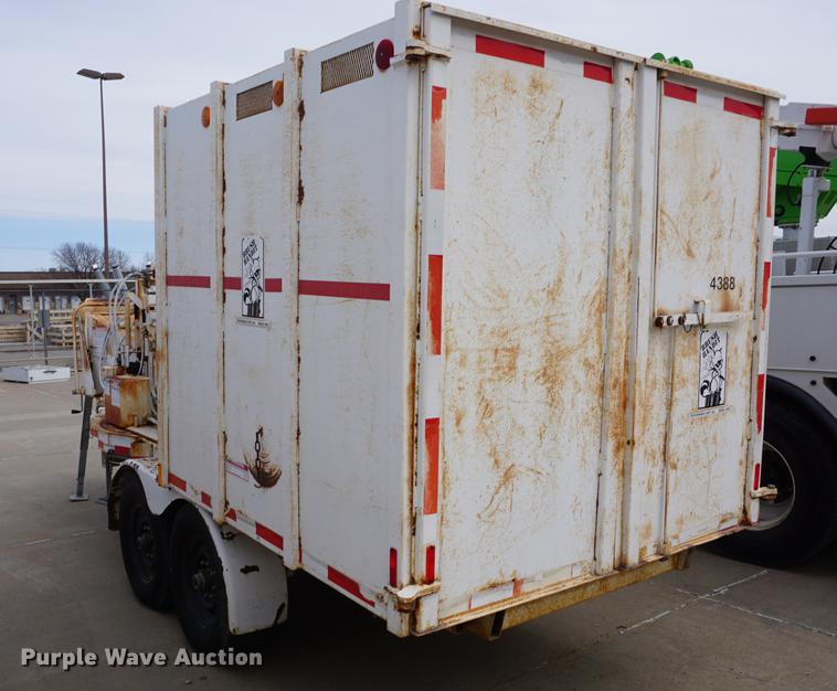 image for item DE3272 2000 Brush Bandit CB90XP wood chipper