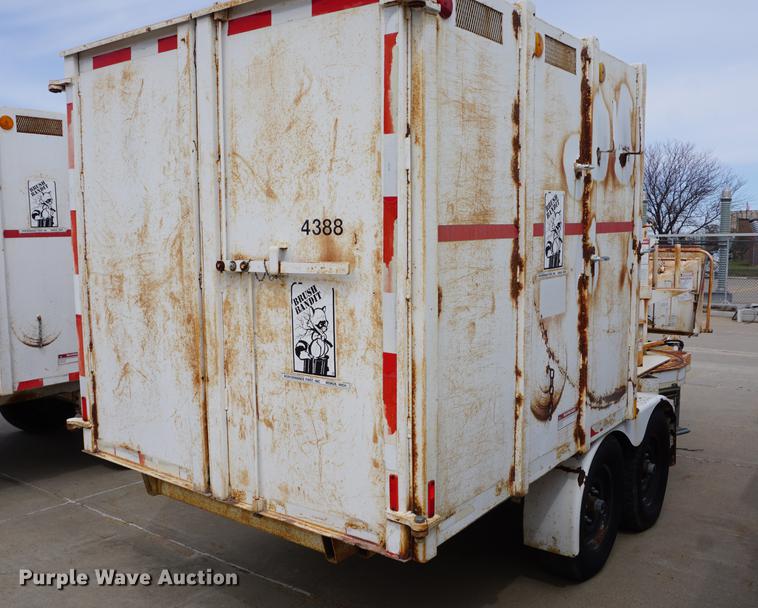 image for item DE3272 2000 Brush Bandit CB90XP wood chipper