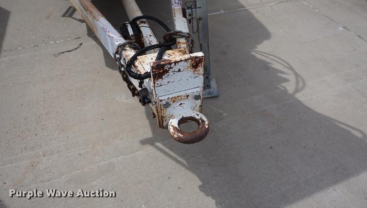 image for item DE3272 2000 Brush Bandit CB90XP wood chipper