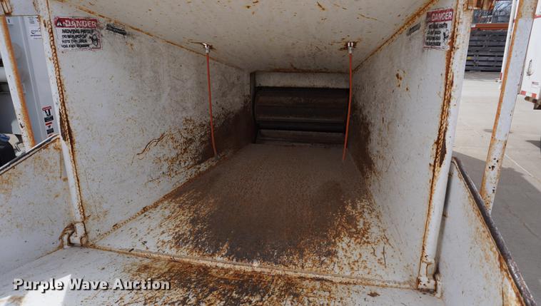 image for item DE3272 2000 Brush Bandit CB90XP wood chipper