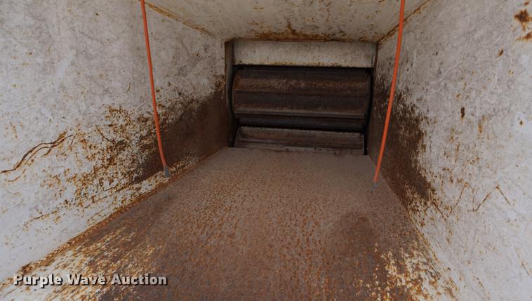 image for item DE3272 2000 Brush Bandit CB90XP wood chipper