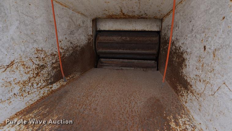 image for item DE3272 2000 Brush Bandit CB90XP wood chipper