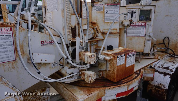 image for item DE3272 2000 Brush Bandit CB90XP wood chipper