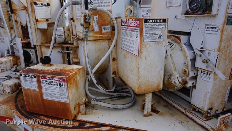 image for item DE3272 2000 Brush Bandit CB90XP wood chipper