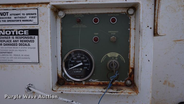 image for item DE3272 2000 Brush Bandit CB90XP wood chipper