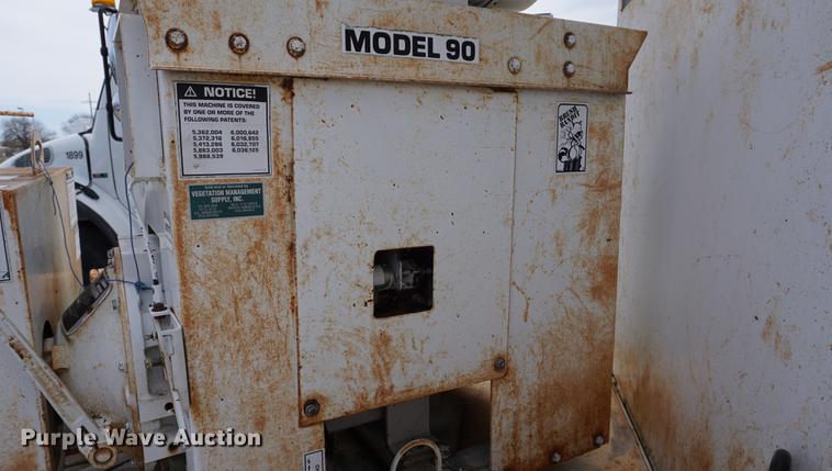 image for item DE3272 2000 Brush Bandit CB90XP wood chipper