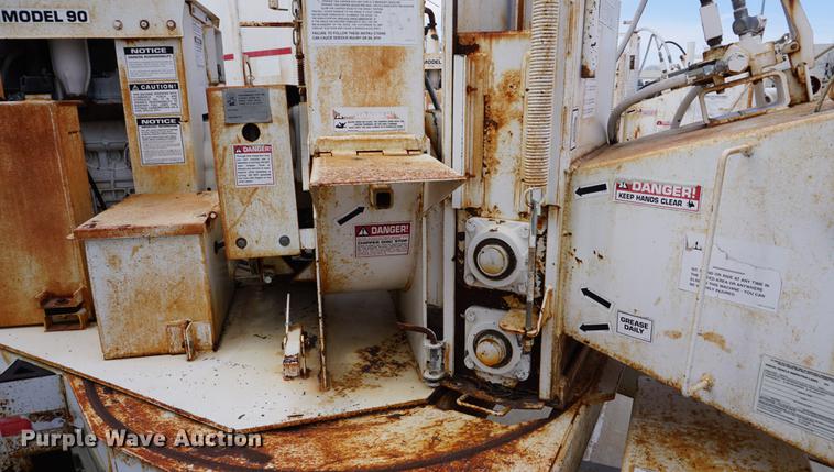 image for item DE3272 2000 Brush Bandit CB90XP wood chipper