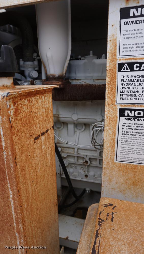 image for item DE3272 2000 Brush Bandit CB90XP wood chipper