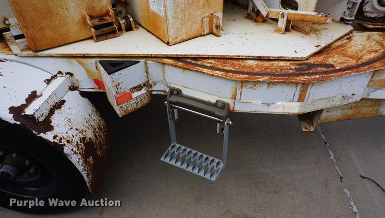 image for item DE3272 2000 Brush Bandit CB90XP wood chipper