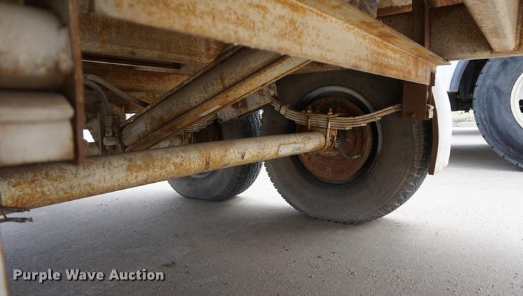 image for item DE3272 2000 Brush Bandit CB90XP wood chipper