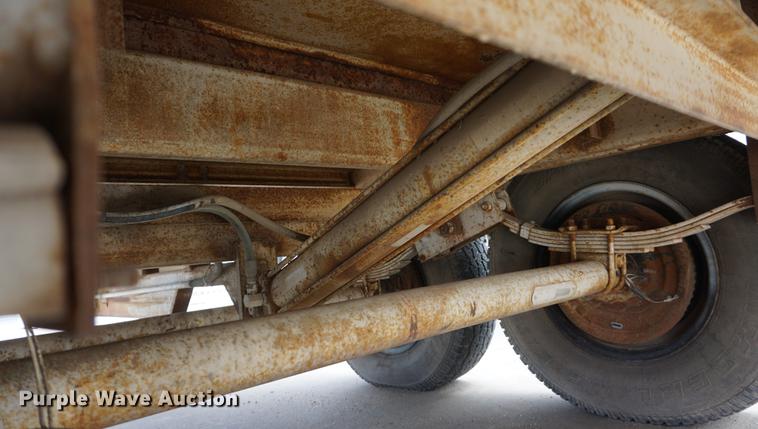 image for item DE3272 2000 Brush Bandit CB90XP wood chipper