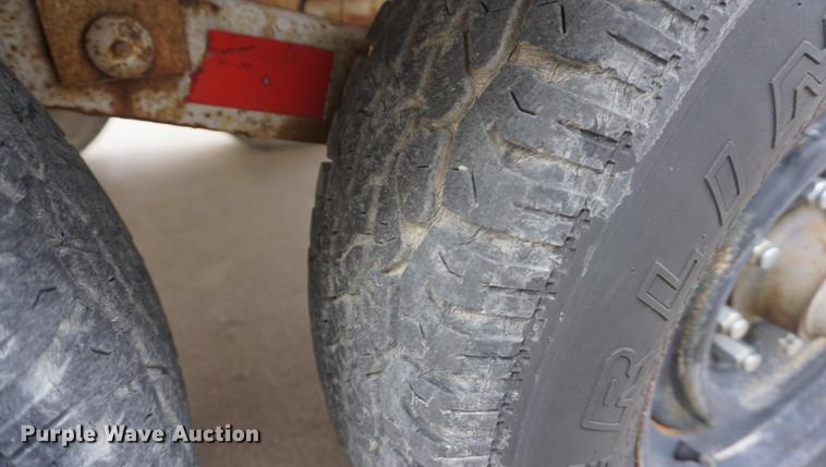 image for item DE3272 2000 Brush Bandit CB90XP wood chipper