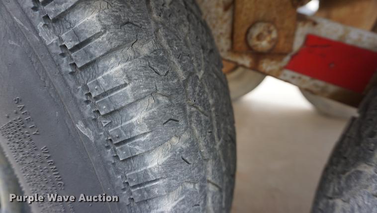 image for item DE3272 2000 Brush Bandit CB90XP wood chipper