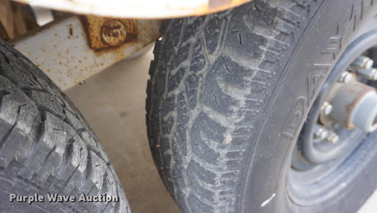 image for item DE3272 2000 Brush Bandit CB90XP wood chipper