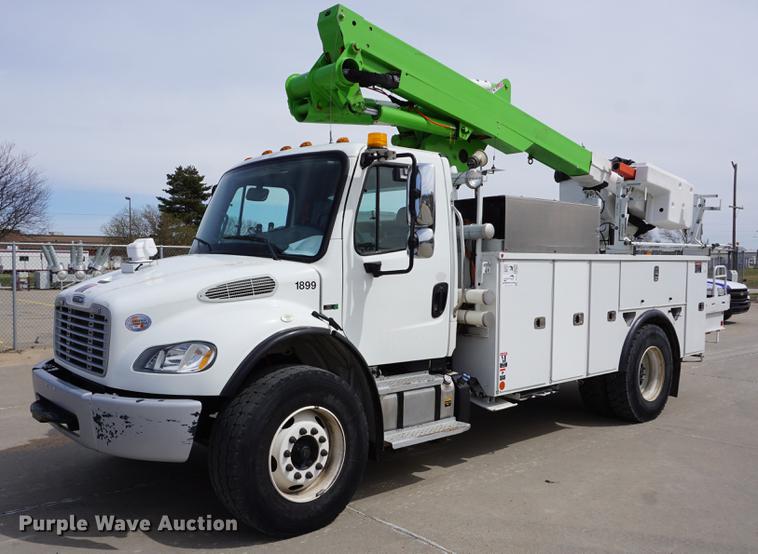 image for item DE3273 2013 Freightliner M2 106 bucket truck