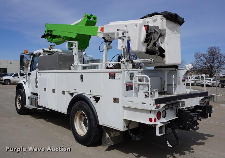image for item DE3273 2013 Freightliner M2 106 bucket truck