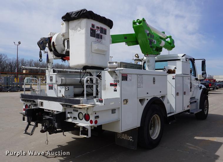 image for item DE3273 2013 Freightliner M2 106 bucket truck