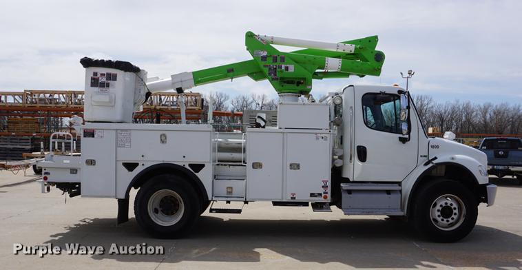 image for item DE3273 2013 Freightliner M2 106 bucket truck