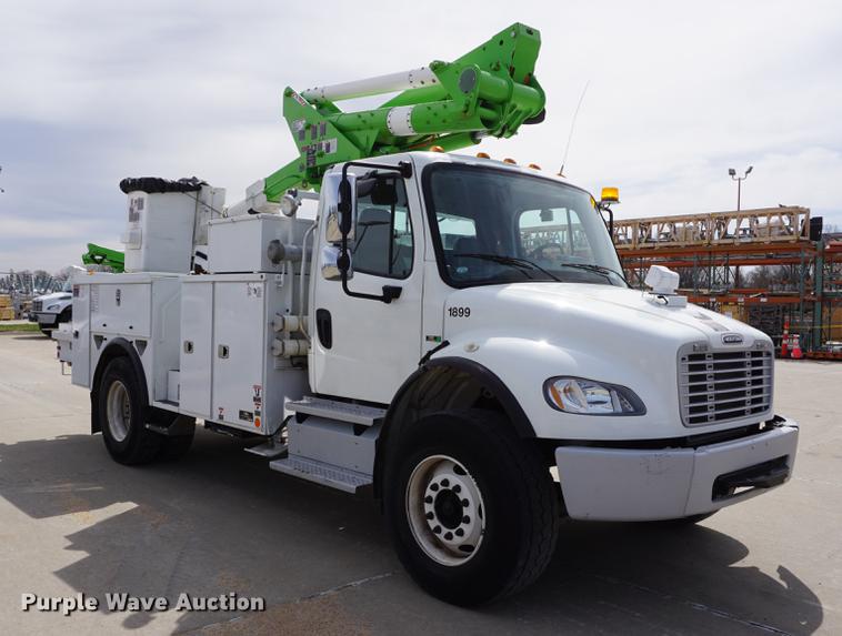 image for item DE3273 2013 Freightliner M2 106 bucket truck