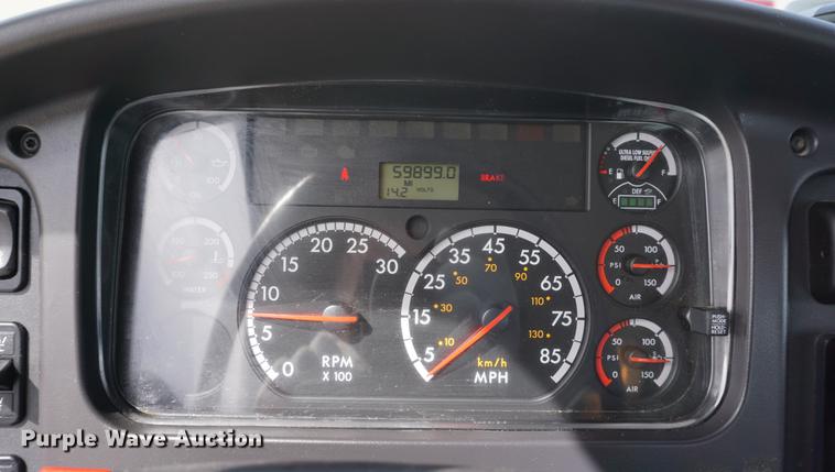 image for item DE3273 2013 Freightliner M2 106 bucket truck