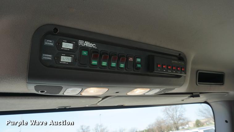 image for item DE3273 2013 Freightliner M2 106 bucket truck