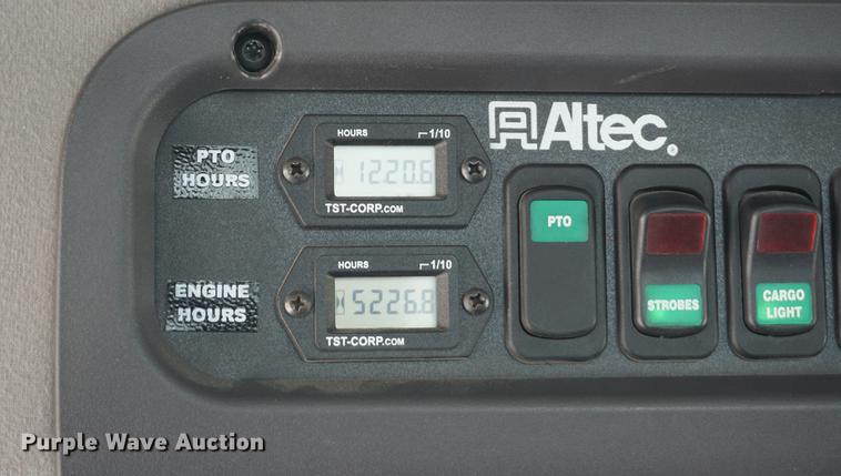 image for item DE3273 2013 Freightliner M2 106 bucket truck