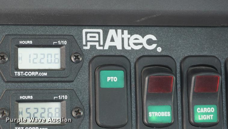 image for item DE3273 2013 Freightliner M2 106 bucket truck