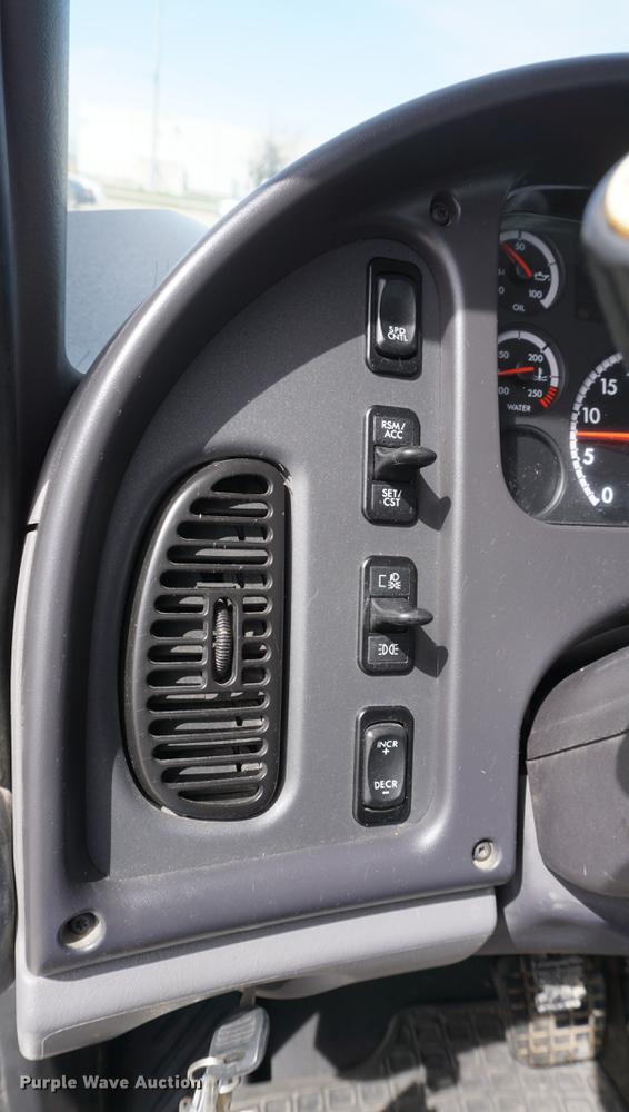 image for item DE3273 2013 Freightliner M2 106 bucket truck