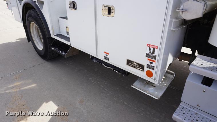 image for item DE3273 2013 Freightliner M2 106 bucket truck