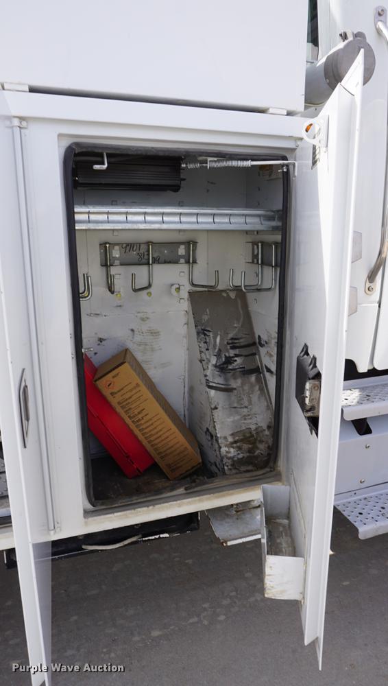 image for item DE3273 2013 Freightliner M2 106 bucket truck