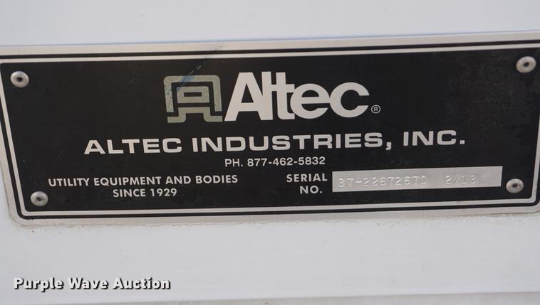 image for item DE3273 2013 Freightliner M2 106 bucket truck