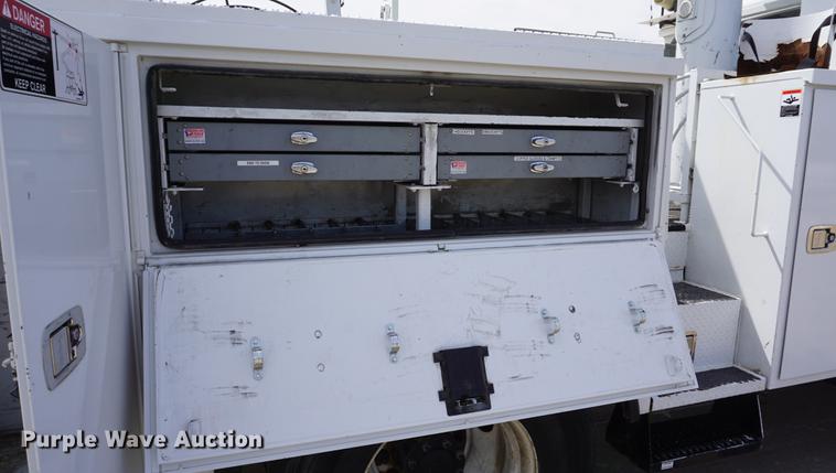 image for item DE3273 2013 Freightliner M2 106 bucket truck