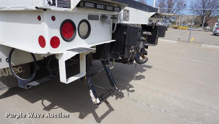 image for item DE3273 2013 Freightliner M2 106 bucket truck