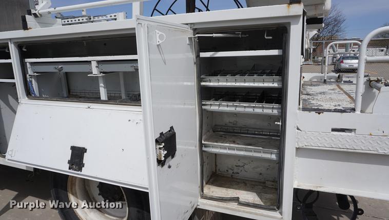 image for item DE3273 2013 Freightliner M2 106 bucket truck