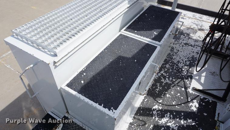 image for item DE3273 2013 Freightliner M2 106 bucket truck