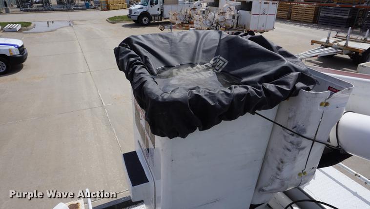 image for item DE3273 2013 Freightliner M2 106 bucket truck