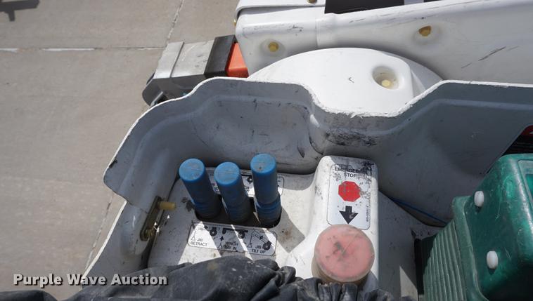 image for item DE3273 2013 Freightliner M2 106 bucket truck