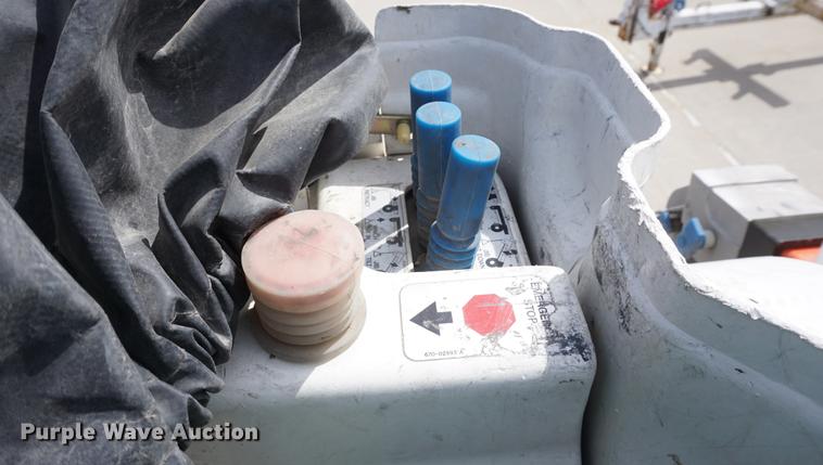 image for item DE3273 2013 Freightliner M2 106 bucket truck