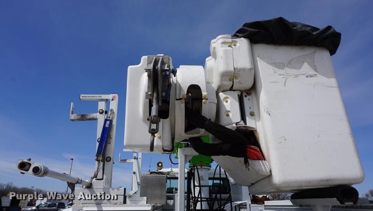 image for item DE3273 2013 Freightliner M2 106 bucket truck