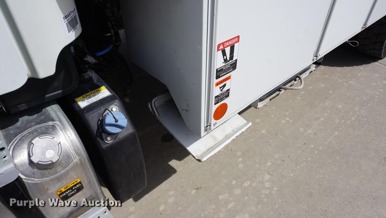 image for item DE3273 2013 Freightliner M2 106 bucket truck