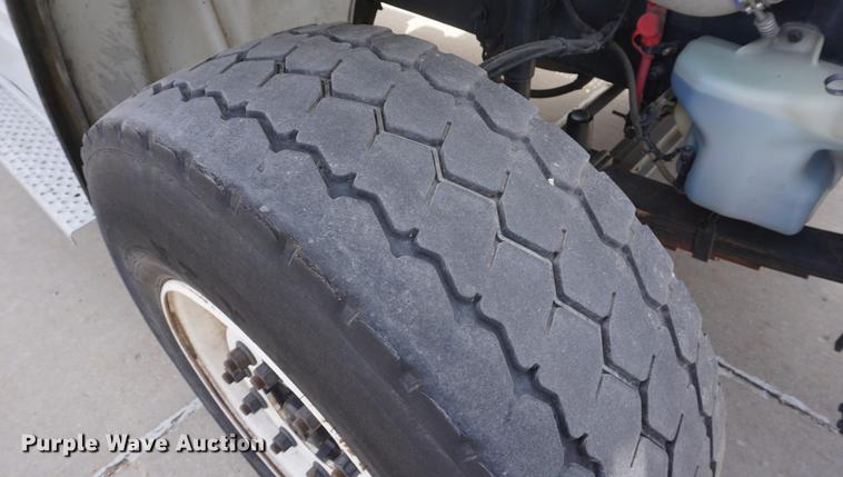 image for item DE3273 2013 Freightliner M2 106 bucket truck